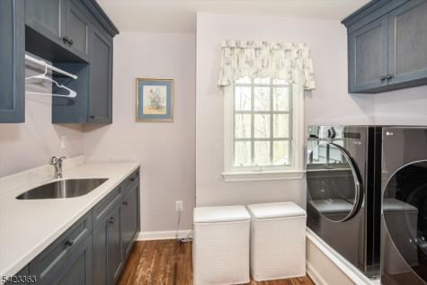 12 Red Oak Row Chester NJ 07930