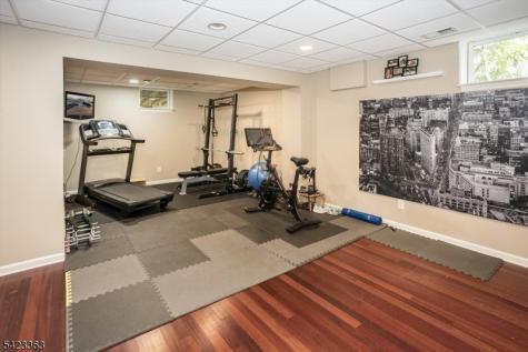 12 Red Oak Row Chester NJ 07930