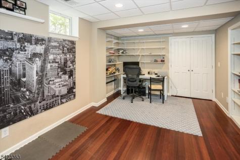 12 Red Oak Row Chester NJ 07930