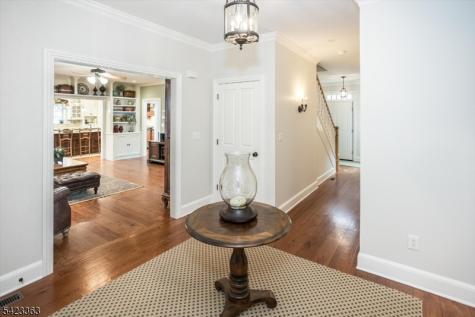 12 Red Oak Row Chester NJ 07930