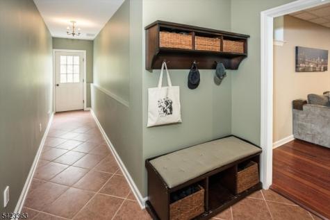 12 Red Oak Row Chester NJ 07930