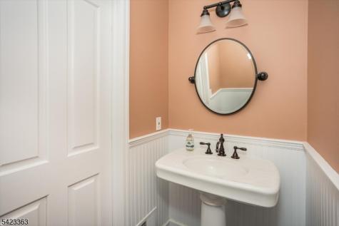 12 Red Oak Row Chester NJ 07930