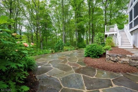 12 Red Oak Row Chester NJ 07930