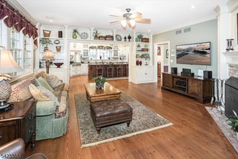 12 Red Oak Row Chester NJ 07930