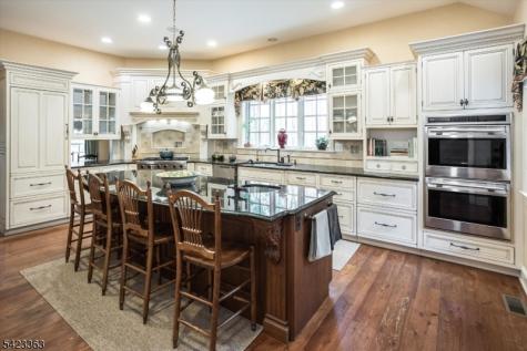 12 Red Oak Row Chester NJ 07930