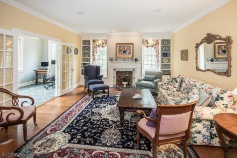 12 Red Oak Row Chester NJ 07930