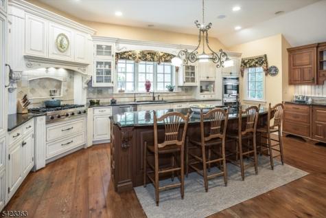 12 Red Oak Row Chester NJ 07930