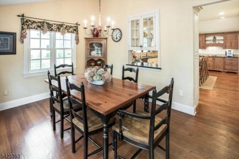 12 Red Oak Row Chester NJ 07930