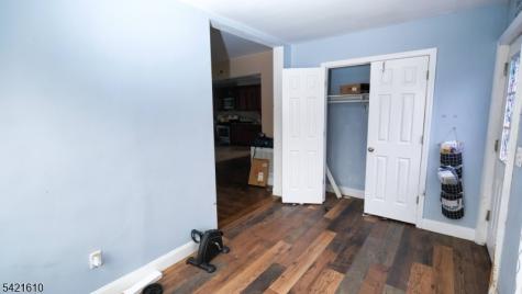 824 Chestnut Street Roselle NJ 07203