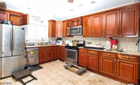 824 Chestnut Street Roselle NJ 07203