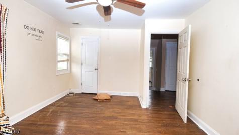 824 Chestnut Street Roselle NJ 07203