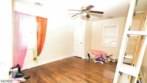 824 Chestnut Street Roselle NJ 07203