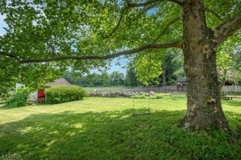 17 Hollow Brook Road Tewksbury NJ 07830