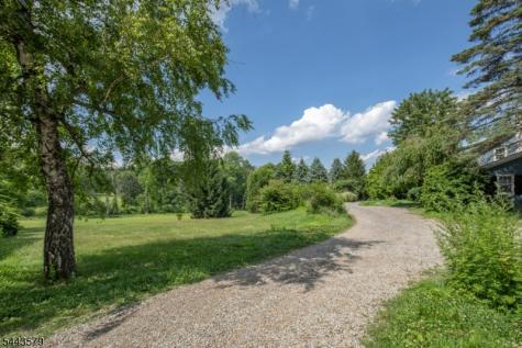 17 Hollow Brook Road Tewksbury NJ 07830