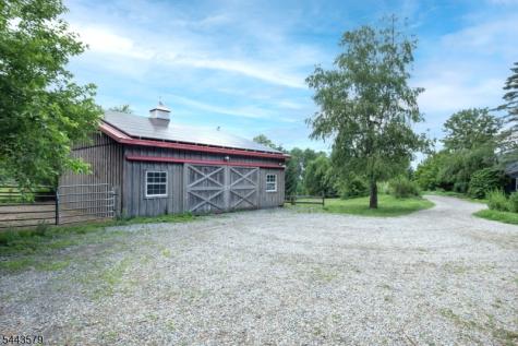 17 Hollow Brook Road Tewksbury NJ 07830