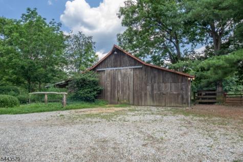 17 Hollow Brook Road Tewksbury NJ 07830