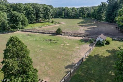 17 Hollow Brook Road Tewksbury NJ 07830
