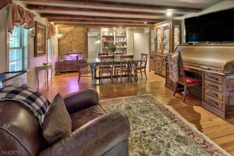 17 Hollow Brook Road Tewksbury NJ 07830