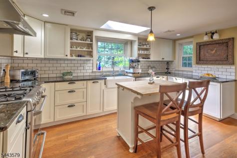 17 Hollow Brook Road Tewksbury NJ 07830