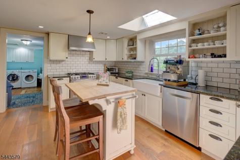 17 Hollow Brook Road Tewksbury NJ 07830