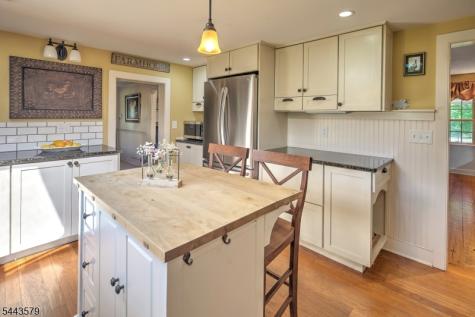 17 Hollow Brook Road Tewksbury NJ 07830