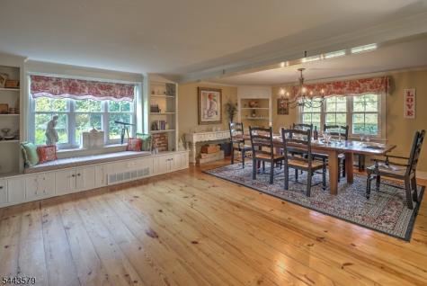 17 Hollow Brook Road Tewksbury NJ 07830