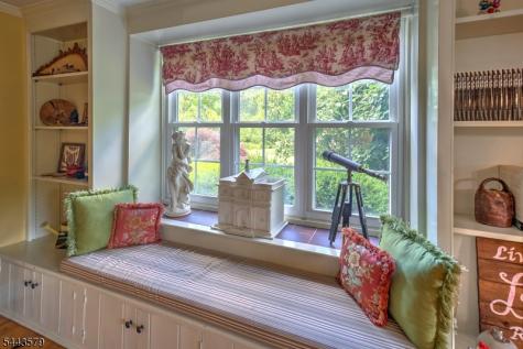 17 Hollow Brook Road Tewksbury NJ 07830