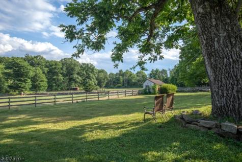 17 Hollow Brook Road Tewksbury NJ 07830