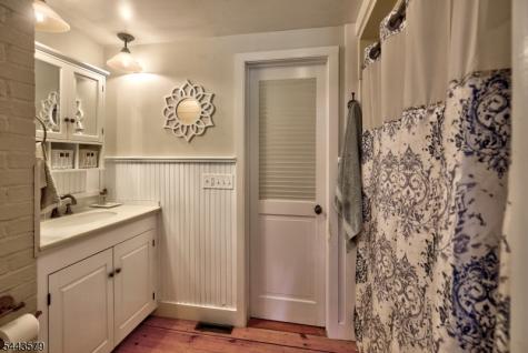 17 Hollow Brook Road Tewksbury NJ 07830