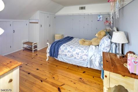 17 Hollow Brook Road Tewksbury NJ 07830
