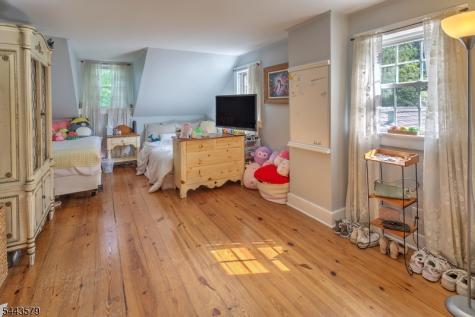 17 Hollow Brook Road Tewksbury NJ 07830