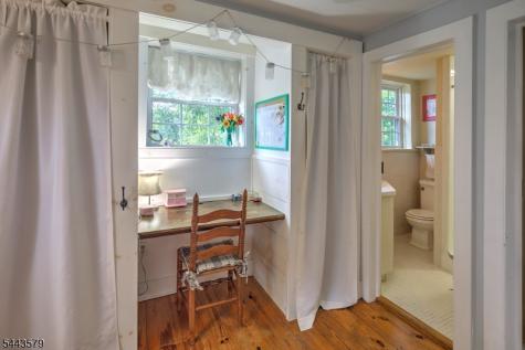 17 Hollow Brook Road Tewksbury NJ 07830