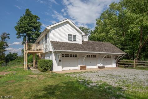17 Hollow Brook Road Tewksbury NJ 07830
