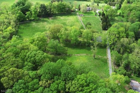 17 Hollow Brook Road Tewksbury NJ 07830