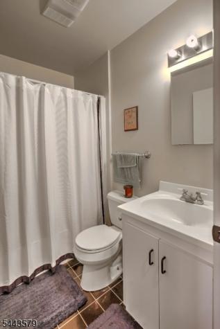 17 Hollow Brook Road Tewksbury NJ 07830