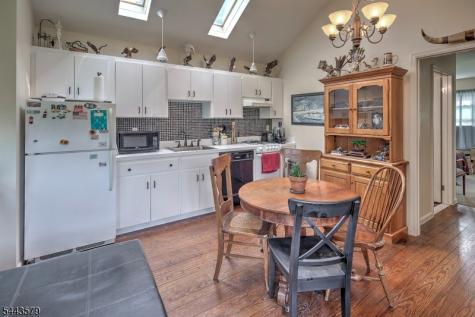 17 Hollow Brook Road Tewksbury NJ 07830
