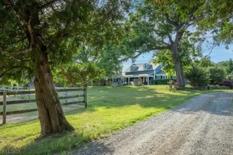 17 Hollow Brook Road Tewksbury NJ 07830