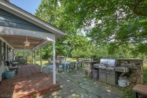17 Hollow Brook Road Tewksbury NJ 07830