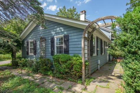 17 Hollow Brook Road Tewksbury NJ 07830