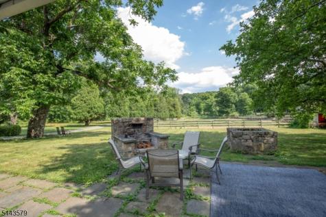 17 Hollow Brook Road Tewksbury NJ 07830