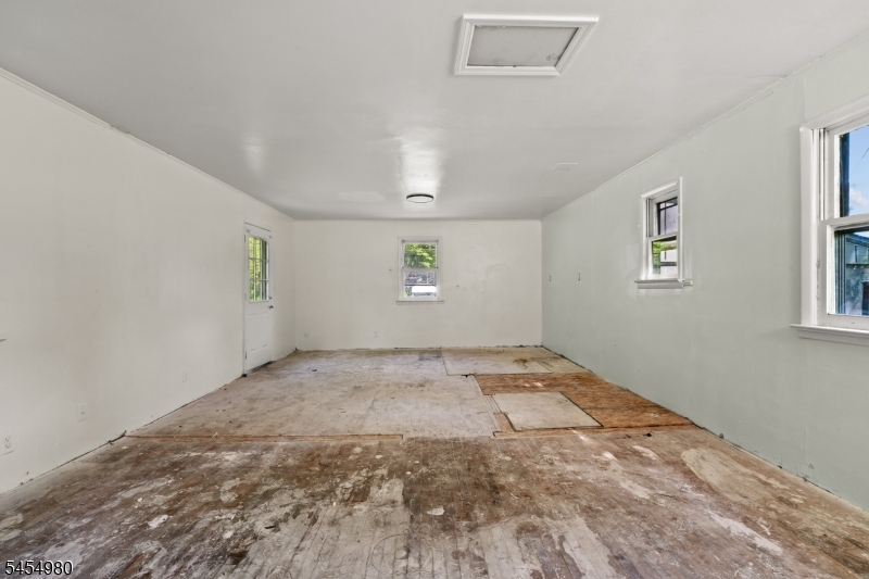 107 Oak Grove Road Raritan NJ 08822