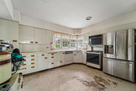 6 Saw Mill Road North Haledon NJ 07508