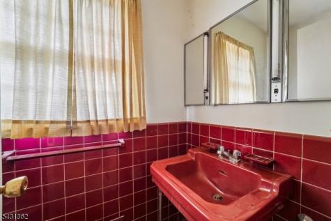 6 Saw Mill Road North Haledon NJ 07508
