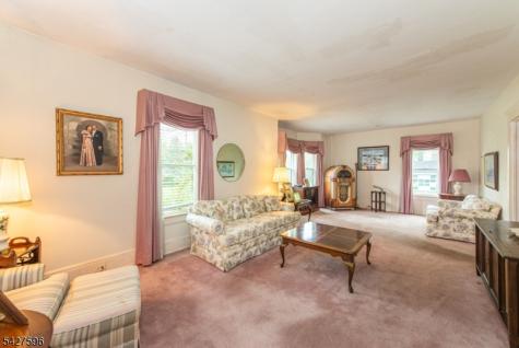 35 Eyland Avenue Roxbury NJ 07876