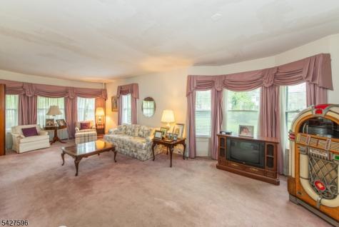 35 Eyland Avenue Roxbury NJ 07876