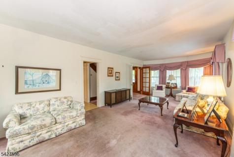 35 Eyland Avenue Roxbury NJ 07876
