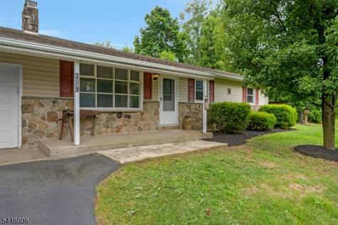 209 Spring Garden Road Holland NJ 08848