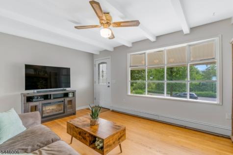 209 Spring Garden Road Holland NJ 08848