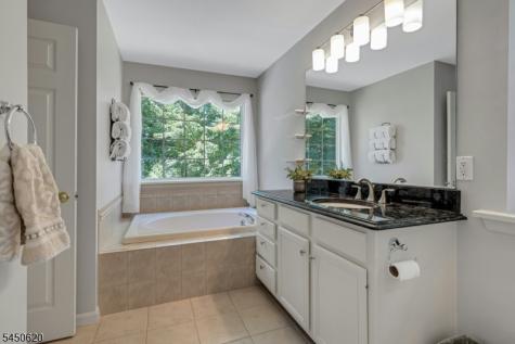 6 Sabine Lane Hardyston NJ 07416