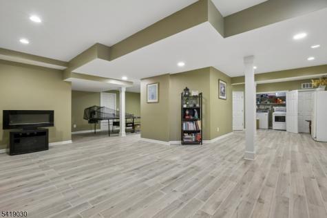11 Windemere Court Hanover NJ 07981